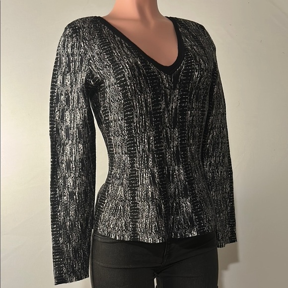 White House Black Market Abstract Striped Top Sweater Long Sleeve Size M. NWT - Picture 2 of 13